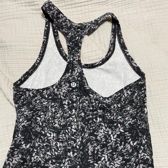 Lululemon racerback stretchy tank *race length* (not so long) - Picture 4 of 4